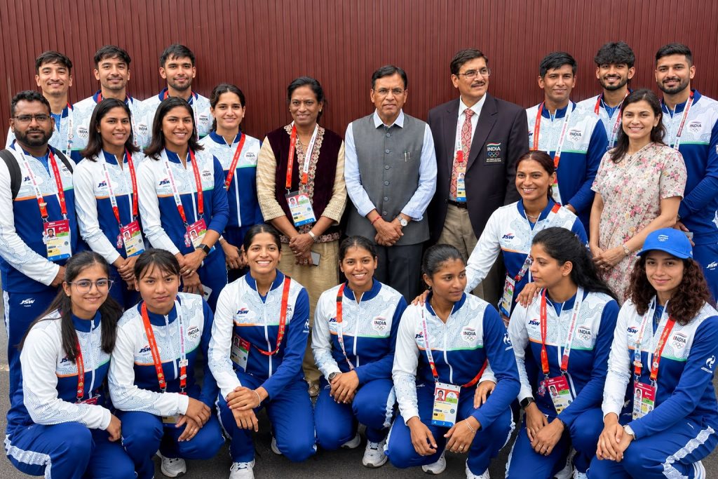 Today Hon. Sorts Minister Shri Mansukh Mandaviya Sir & IOA President PT Usha meet Fencing team and wishes all the best at Aichi – Nagoya, Japan